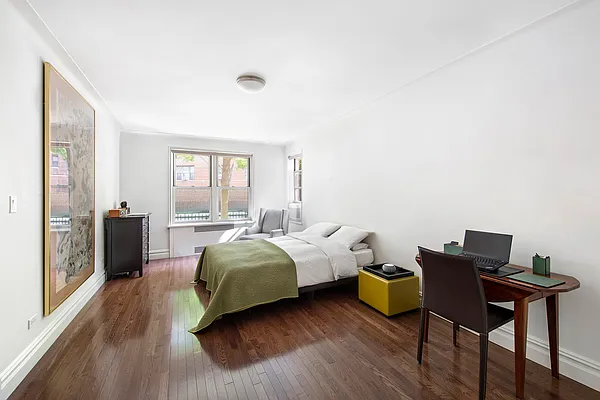 Sold by Warburg | media 16