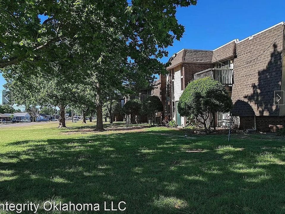 1st image of 3911 N Rockwell Ave #137