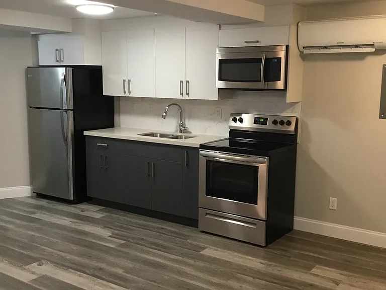 304 Simcoe St S #B2 — Photo 1