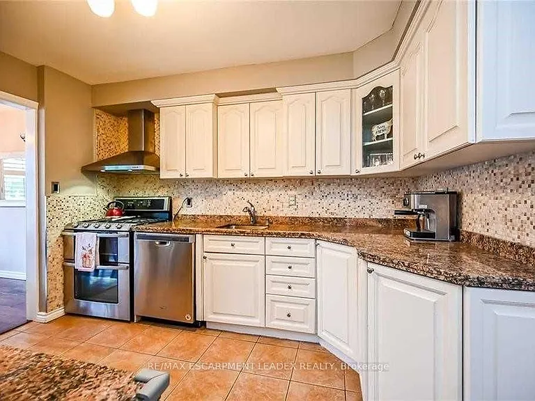 39 Glen Vista Dr — Photo 3