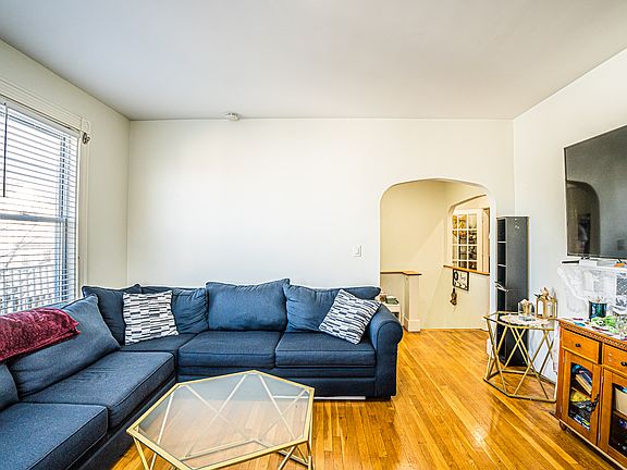 2nd image of 21 Wenham St Floor 2
