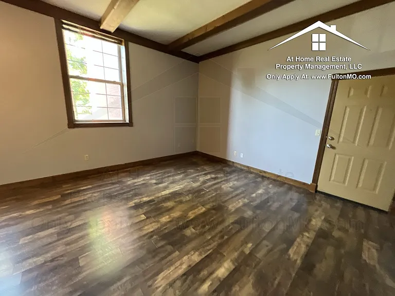 103 E 10th St #2 — Photo 6