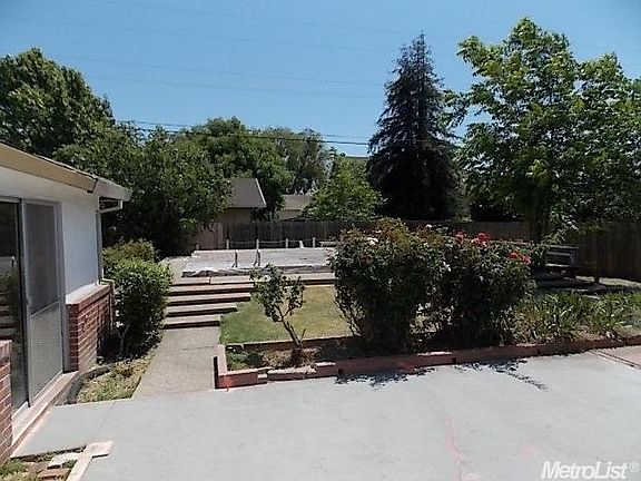 3rd image of 1718 W Monterey Ave