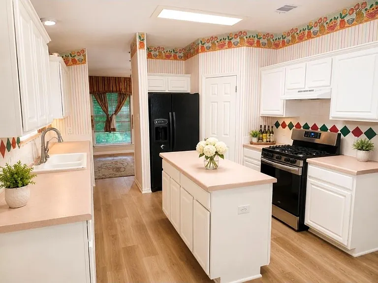 3904 Cadoz Ct — Photo 2