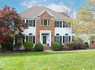 5 Chrystal Dr, Clinton Twp., NJ 08833