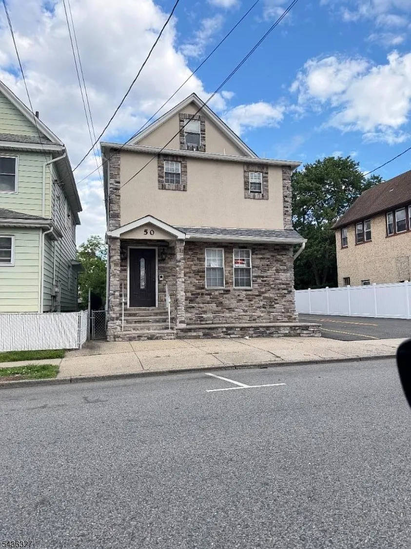 2 bed, 1.0 bath, $2,700 — Photo 1