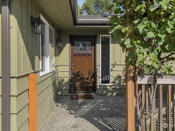 4th image of 20808 Larch Way