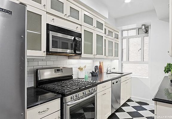 5th image of 25 Central Park W APT 9T