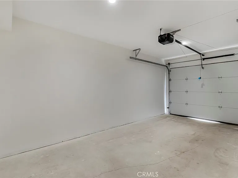 4853 Woodman Ave — Photo 34