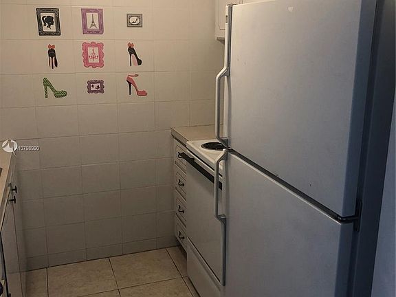5th image of 2100 NE 51st Ct APT 202