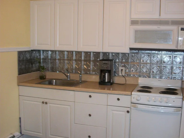 Kitchen. Electric stove