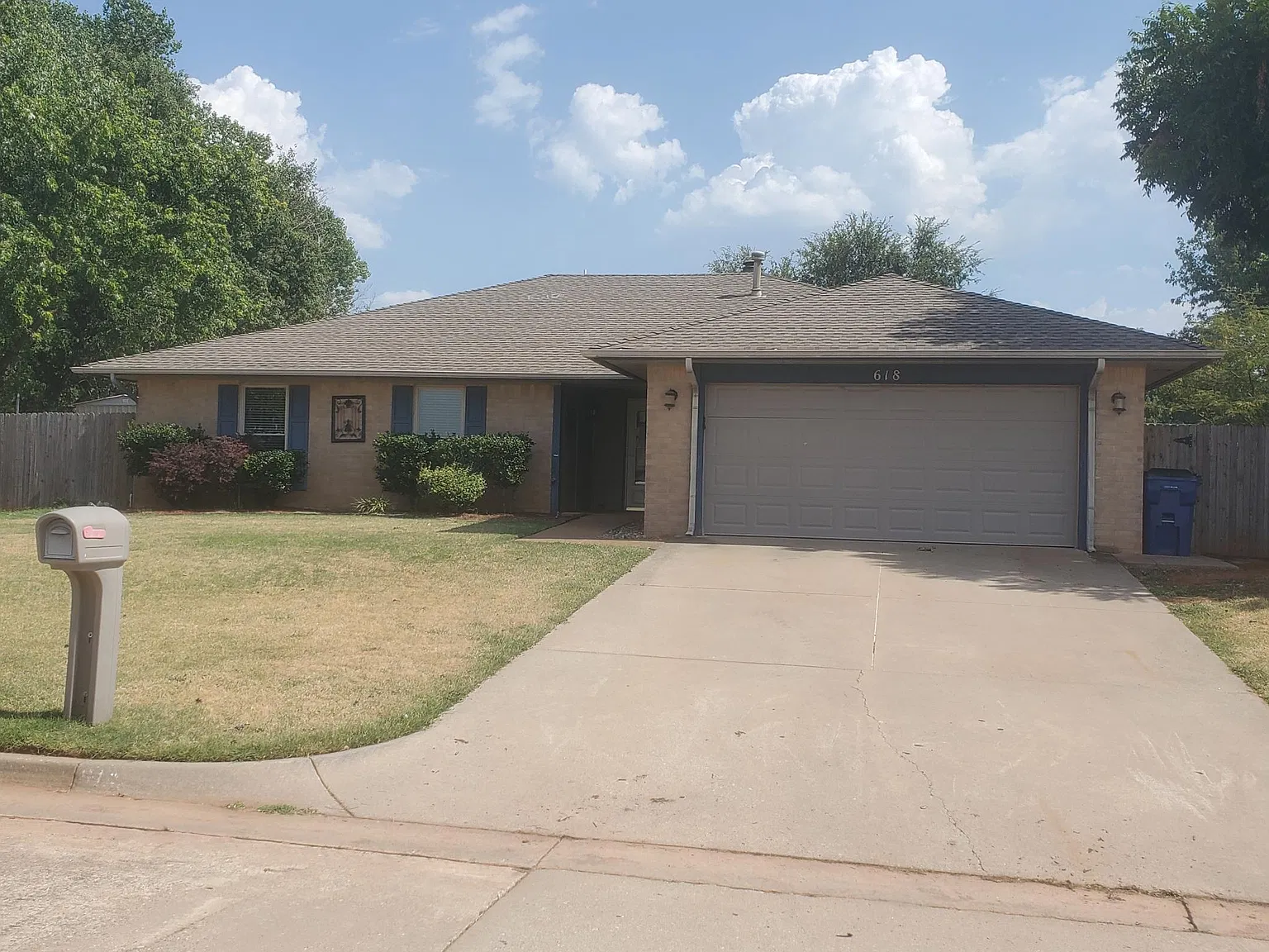 4 bed, 2400 sqft, $2,000 — Photo 1