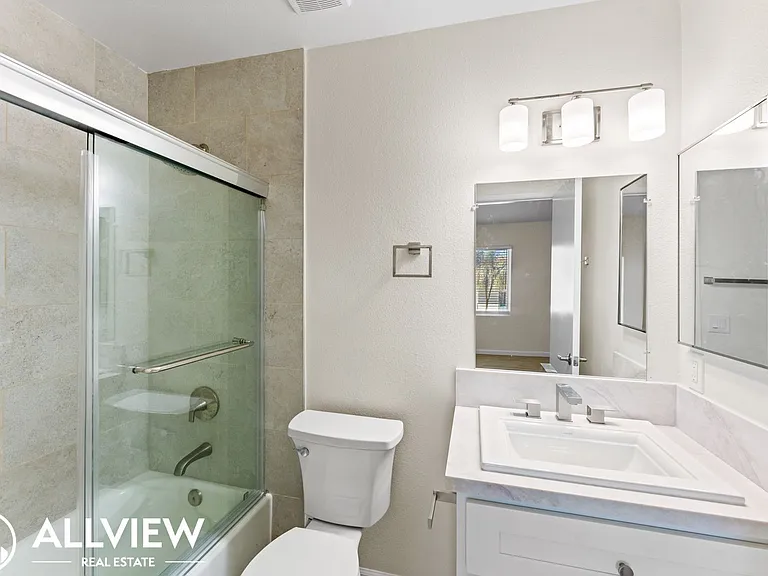 2418 Huntington Street — Photo 21
