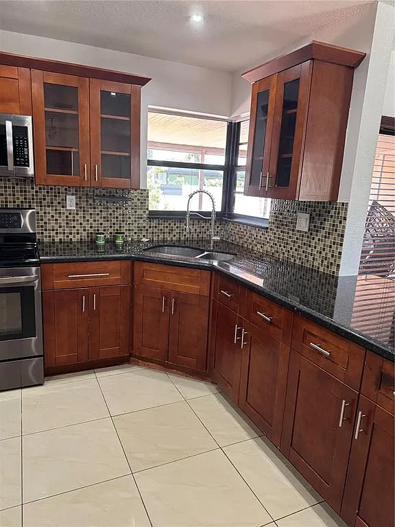 4 bed, 2.0 bath, 1478 sqft, $4,500 — Photo 4