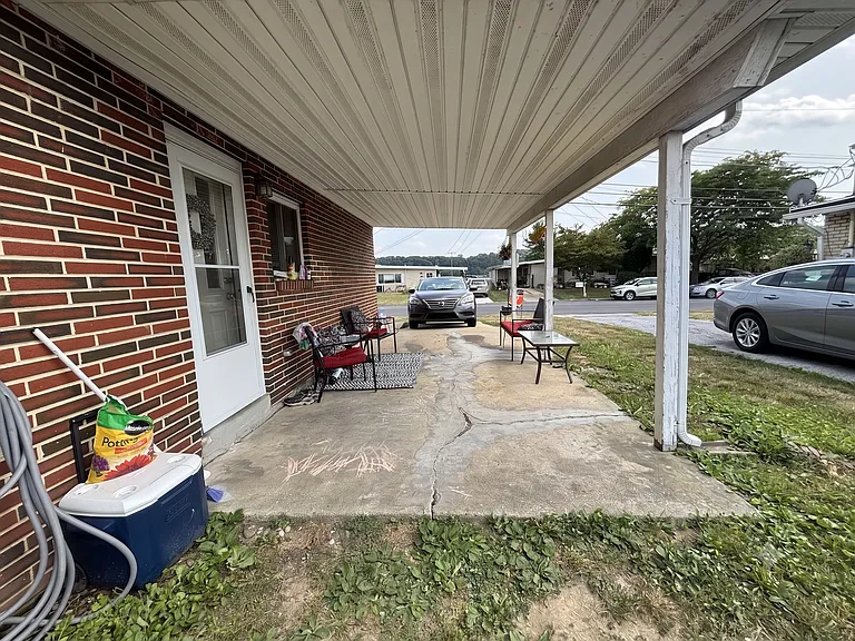 Carport / side patio