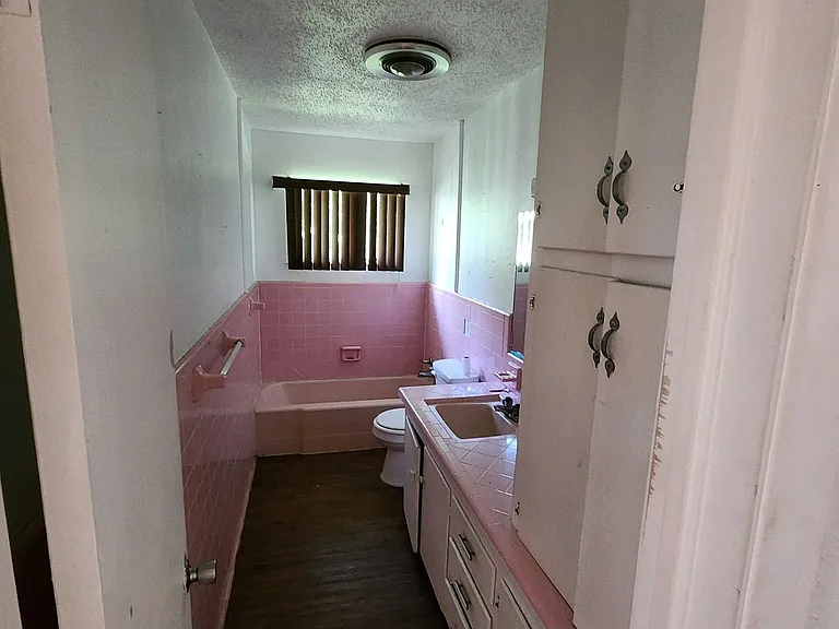 208 Southview Dr — Photo 12