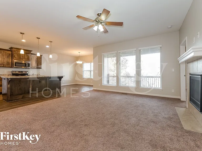 416 Rachael Cir — Photo 3