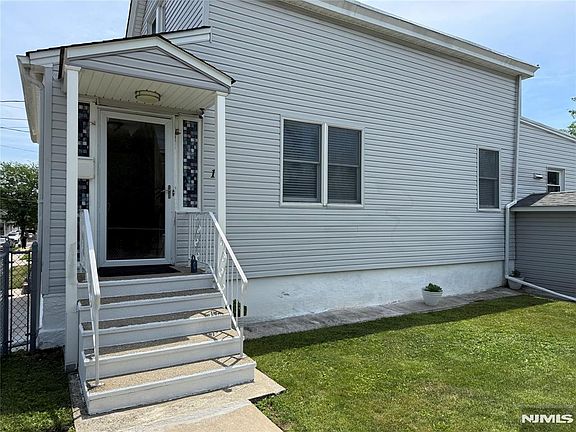 2nd image of 17 Gillies St
