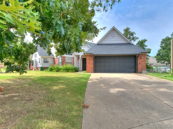 3716 Silver Oak Ct, Tulsa, OK 74107