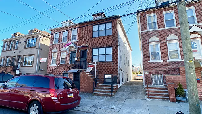 Sold by Wolf Properties Management LLC | media 1