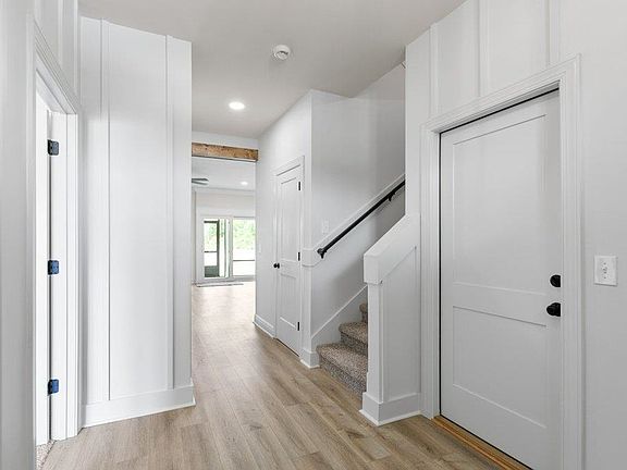 5th image of 110 Sierra Ln