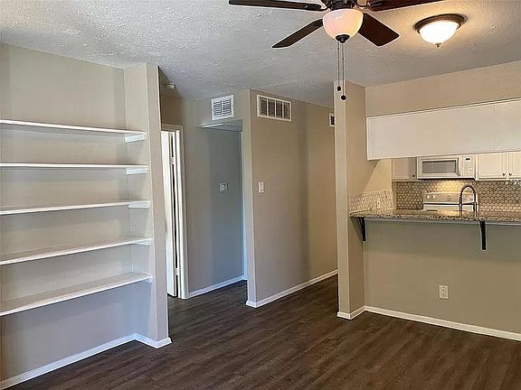 5th image of 7313 Gulf Fwy APT 403