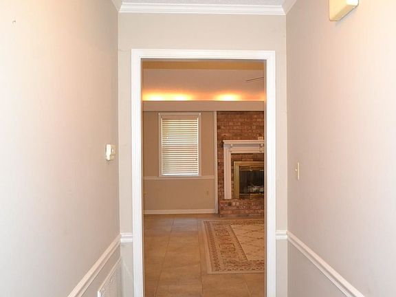 2nd image of 26 White Oak Cir