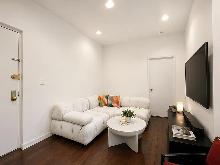 70-80 Kenmare St #3 — Photo 2