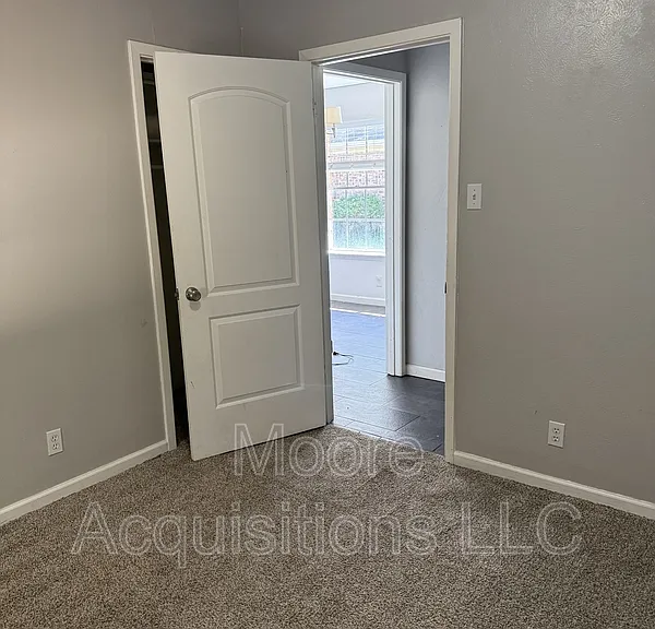 1833 Skyline Dr — Photo 13