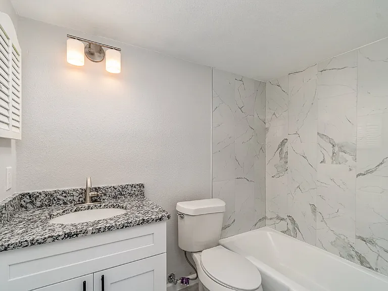 4906 Victoria Dr #103 — Photo 13