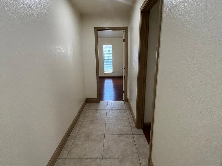 921 Fedora Ave — Photo 7