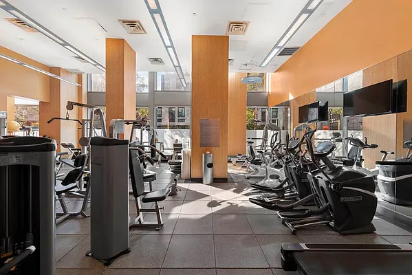 Sold by Manhattan Spaces | media 10