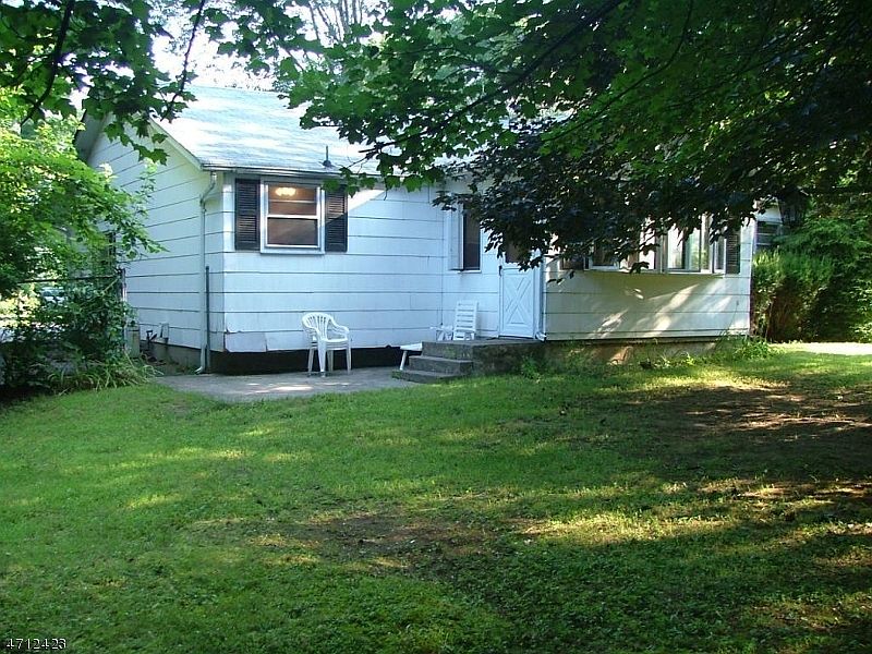 2nd image of 198 Lake Dr