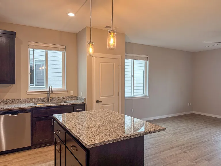 5534-5564 Skyline Rd S — Photo 126