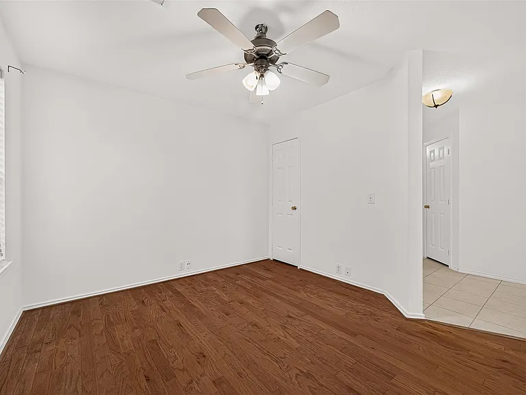 6807 Lauderwick Ct — Photo 8
