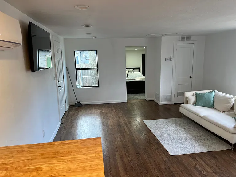 2015 NW 18th St #1/2 — Photo 8