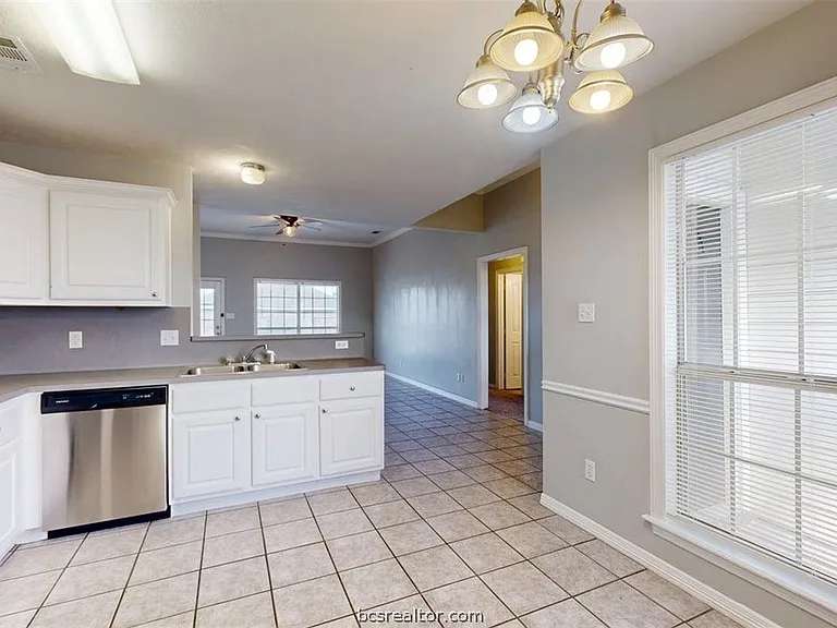 2404 Trace Mdws — Photo 7