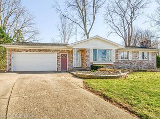 1108 Caryl Cir, Grand Blanc, MI 48439