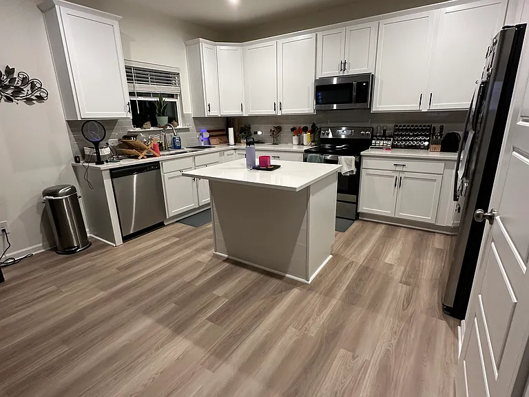 423 Bassett Ln — Photo 22