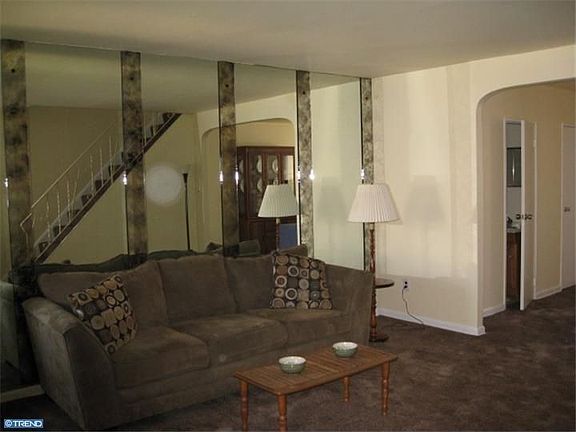 4th image of 8751 Glenloch St