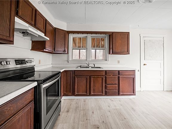 5th image of 1313 1/2 Camden Dr