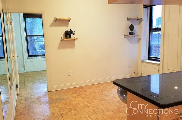 Rented by City Connections Realty | media 2