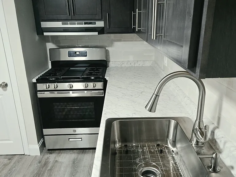 179 Ferry St #18 — Photo 1