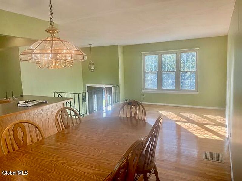 5th image of 44 Meadowlark Drive