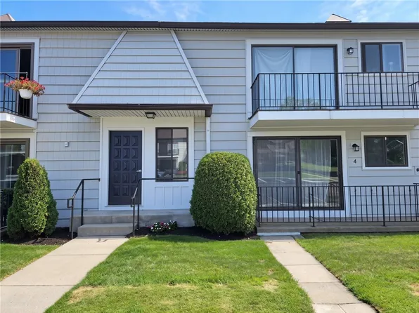 22 High Gate Trl APT 4, Fairport, NY 14450
