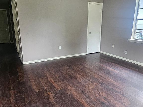 2nd image of 4725 Stearns St