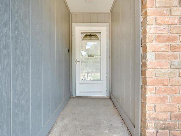3rd image of 1106 Speer Ln