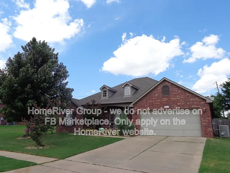 1012 W Fargo Ln — Photo 1