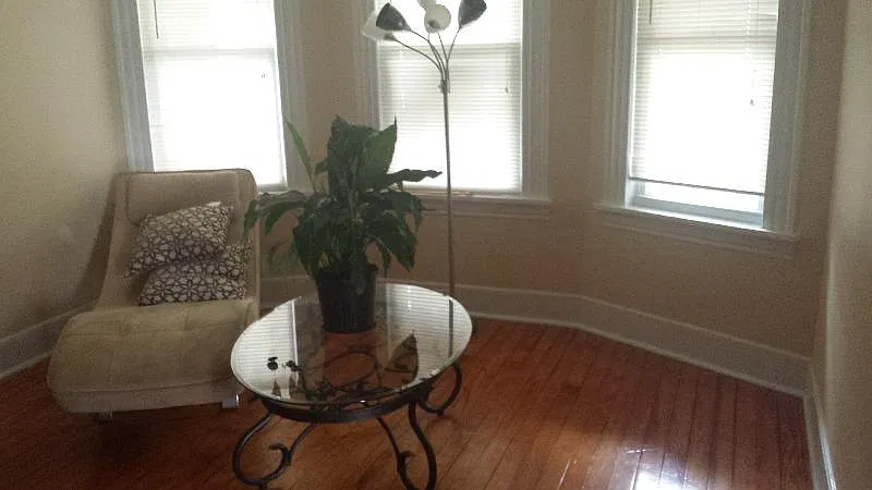 1 bed, 950 sqft, $1,600 — Photo 2