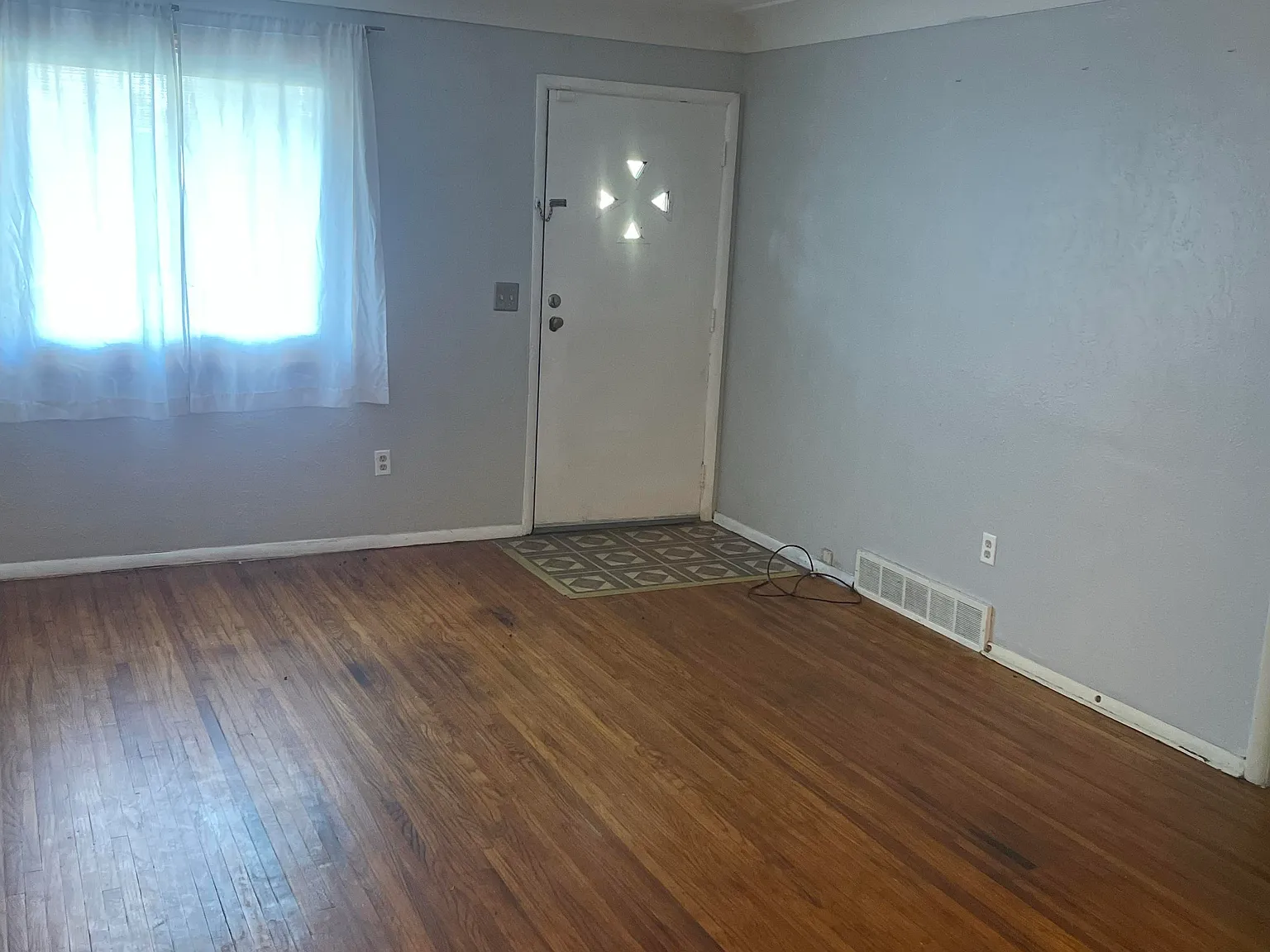 3 bed, 1000 sqft, $1,175 — Photo 3